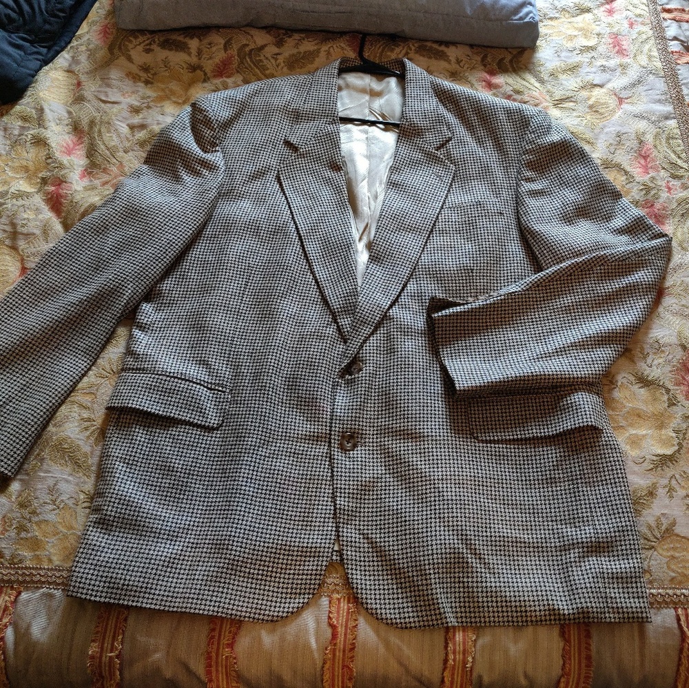 Oscar De'Larenta sport coat.